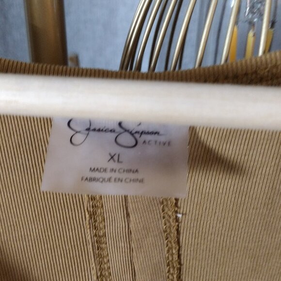 Jessica Simpson Sleeveless V-Neck Top XL – Tan/Camel Flowy High-Low Blouse - Picture 6 of 8